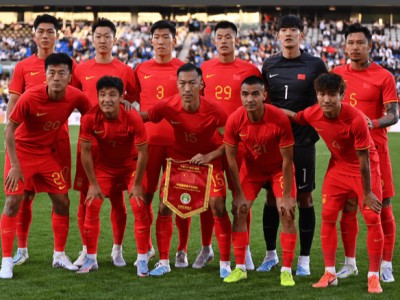江南体育-足球比赛：中国队在比赛中赢得掌声