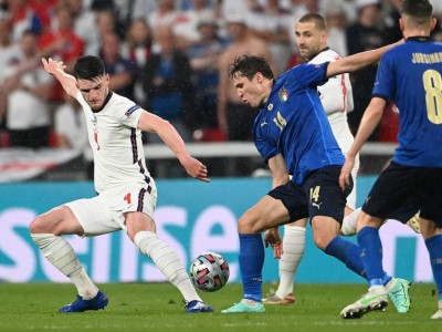 江南体育-欧洲杯半决赛：丹麦2-1淘汰捷克晋级决赛