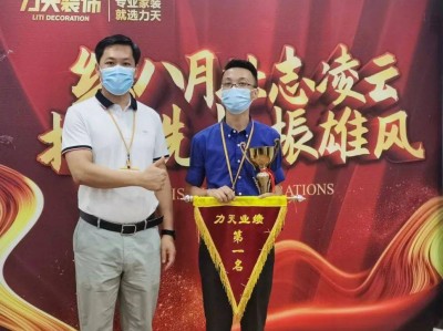 江南体育-意大利代表团壮志凌云获得奖杯