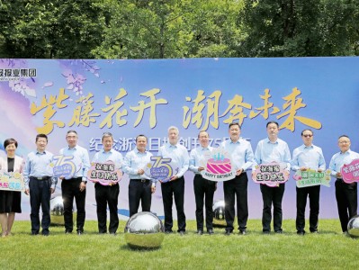 江南体育-薪火运动代表团在游泳比赛中踏浪前行