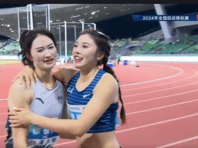 江南体育-女运动员以高难度动作征服观众，赢得掌声