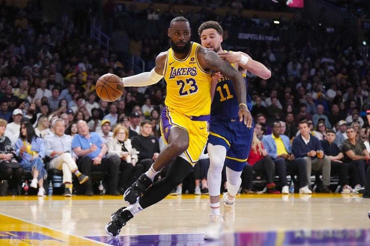 NBA赛场情报：詹姆斯领军湖人击败勇士