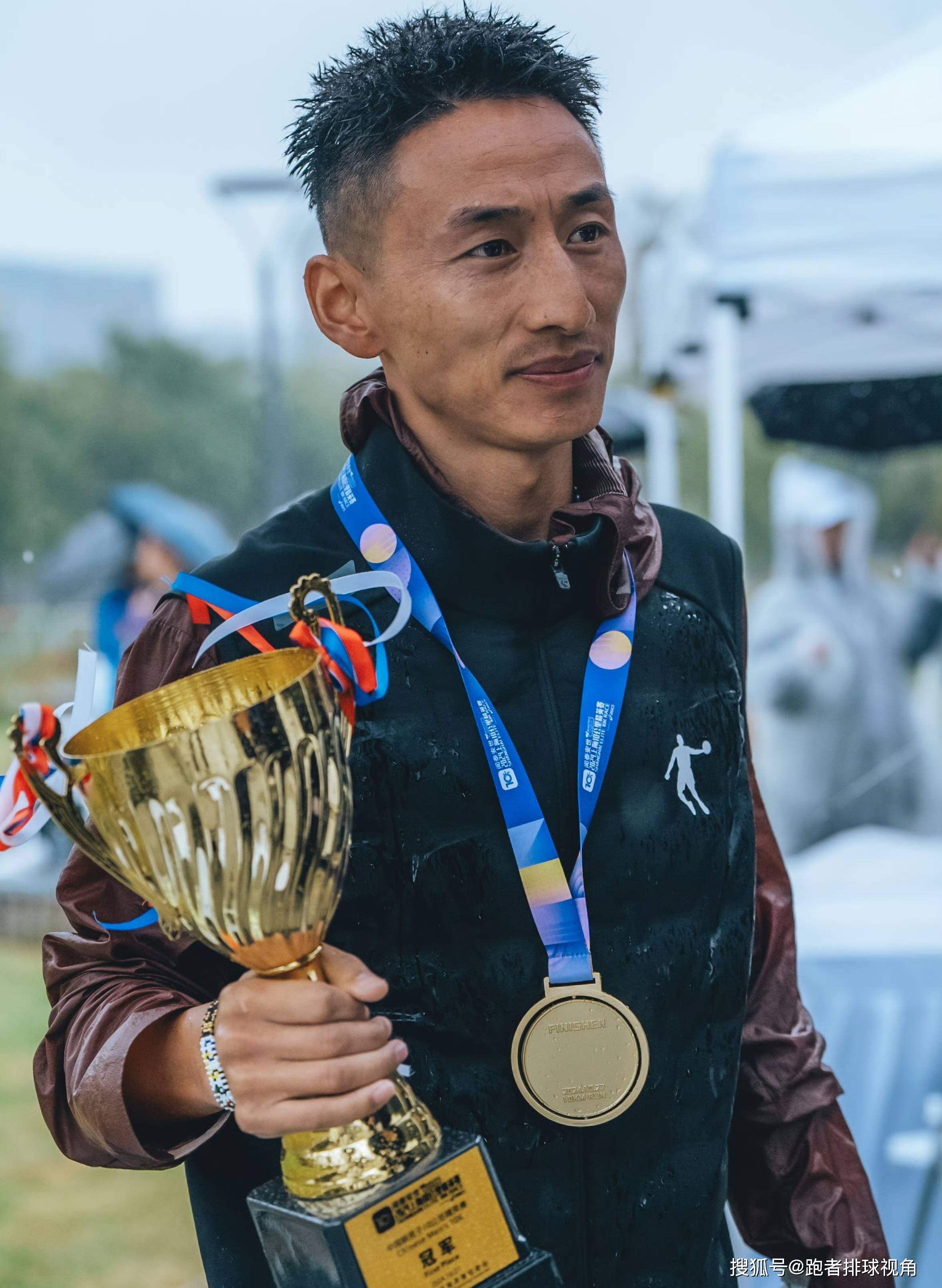 一战成名，运动员斩获金银铜