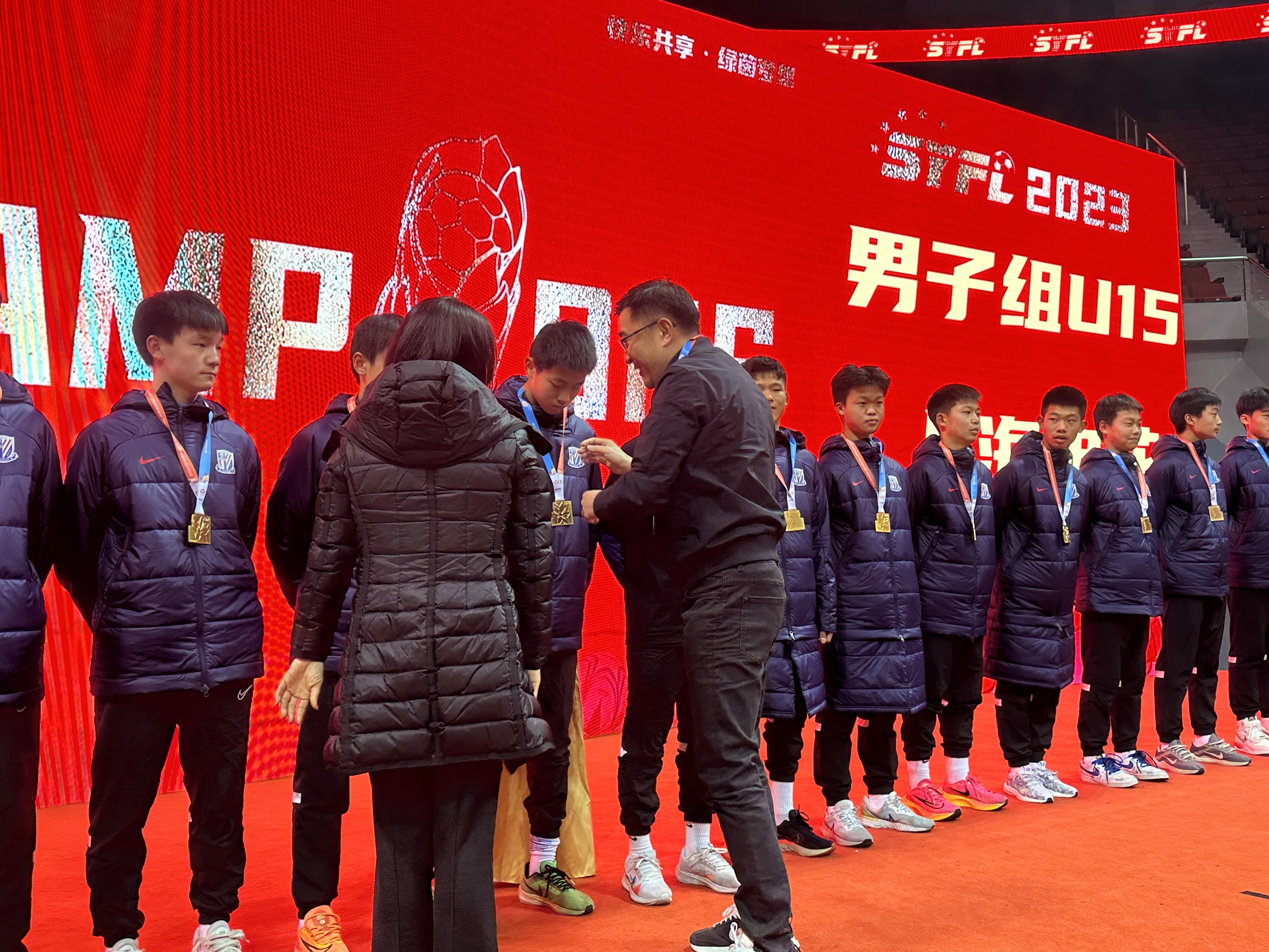 申花连续阵脚稳健，主场斩获关键胜利晋级前六