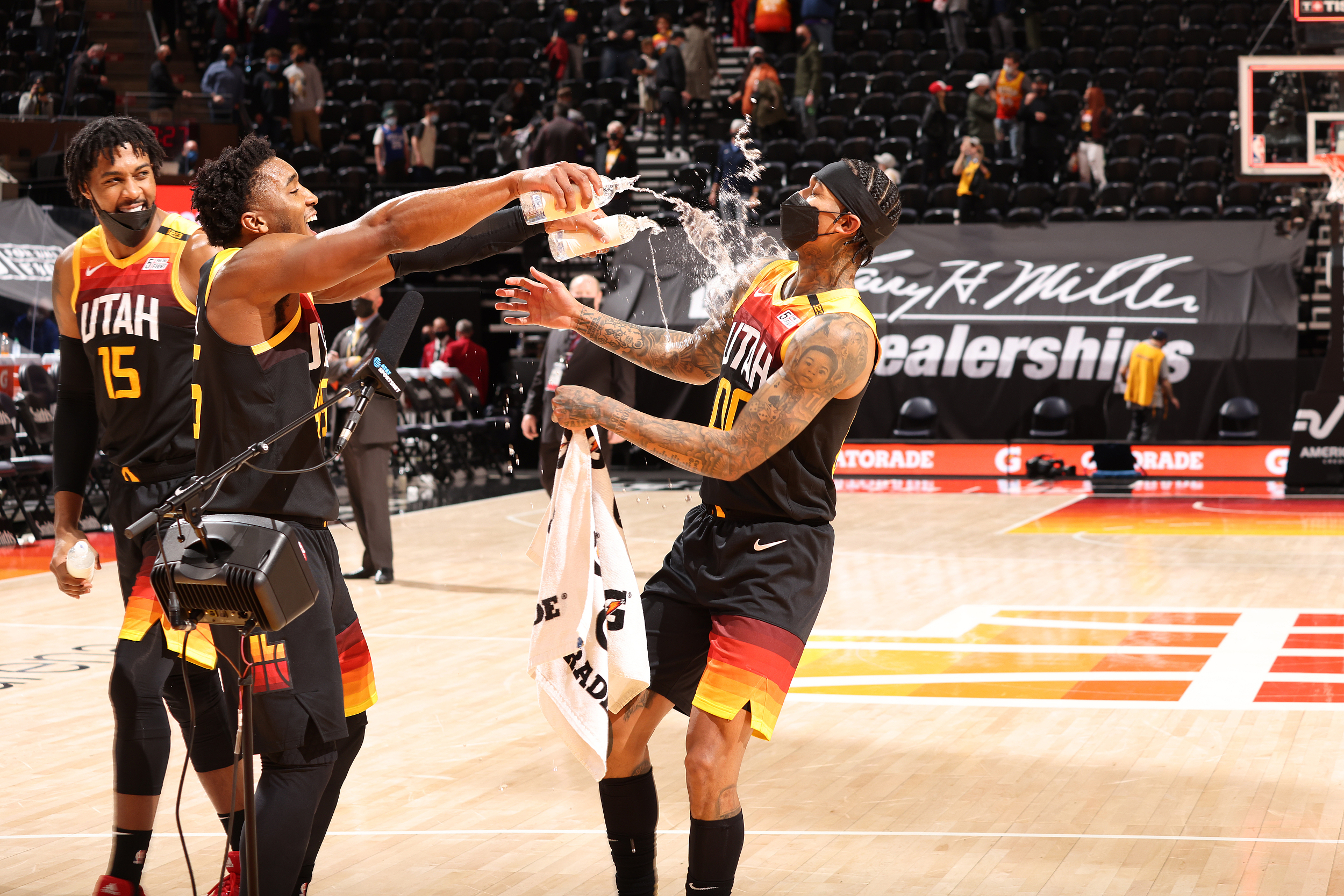 NBA季后赛激情澎湃，观赏性堪比电影