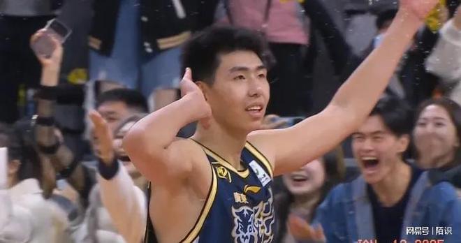亚眠门将神勇扑出关键一球